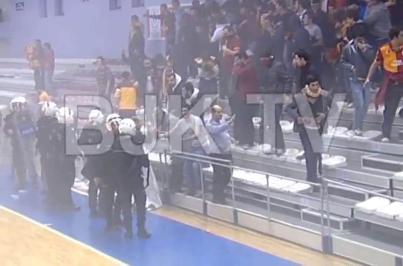 Supportrar, Upplopp, Galatasaray,  Rullstolsbakset, Besiktas